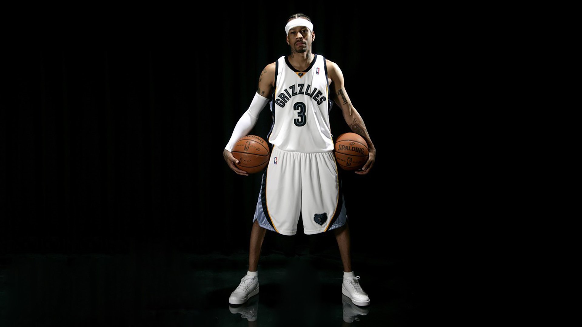 银发骑行团“百公里纪念骑” 集体合影留念